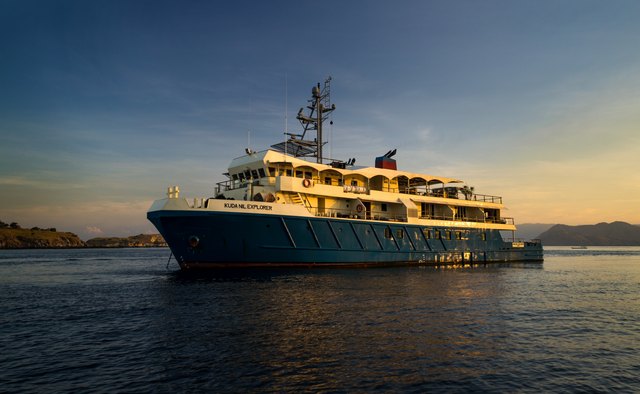 Kudanil Explorer Yacht Charter in Komodo