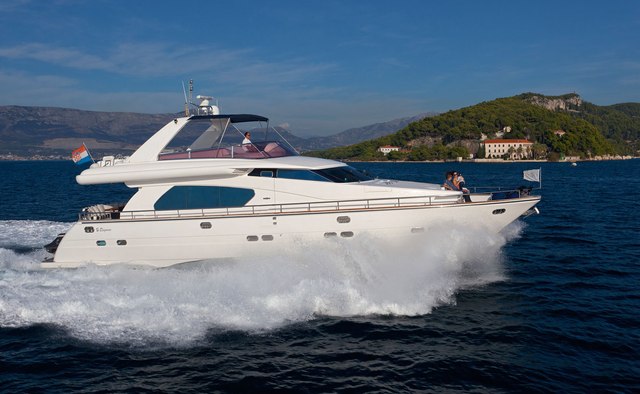 Lona yacht charter Horizon Motor Yacht