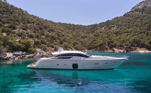 For Ever yacht charter Pershing Motor Yacht