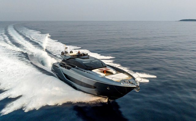 Gecua yacht charter Riva Motor Yacht
                        