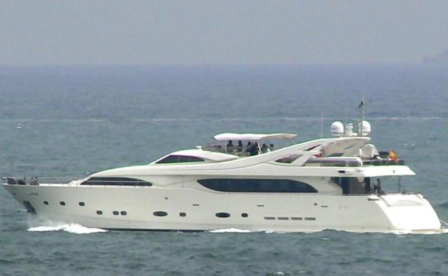 Camarik yacht charter Custom Line Motor Yacht