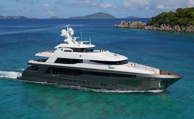 Muchos Mas Yacht Charter in Antigua