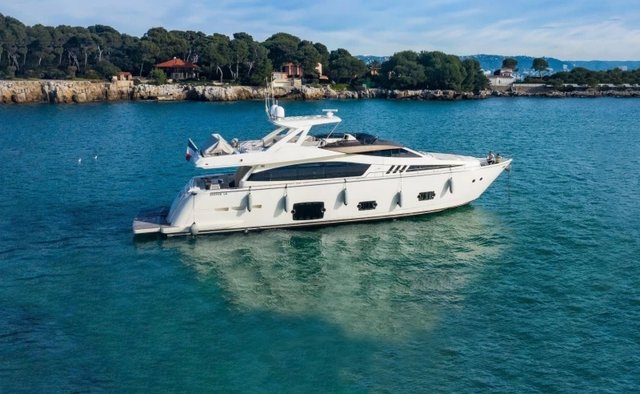 Lady Bee yacht charter Ferretti Yachts Motor Yacht
                        