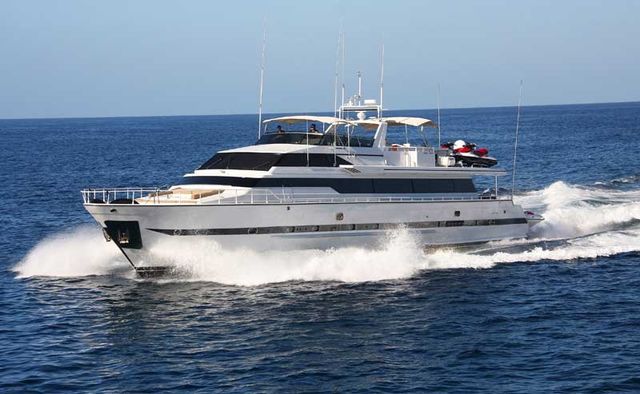 Illusions yacht charter Versilcraft Motor Yacht
                        