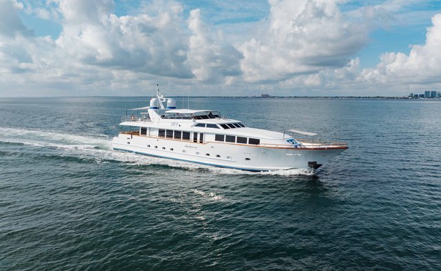 Sky Yacht Charter in Long Island