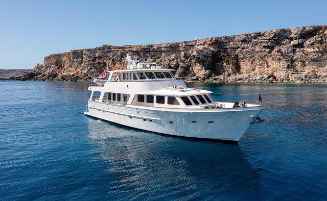 Sundene yacht charter Offshore Yachts Motor Yacht
                        
