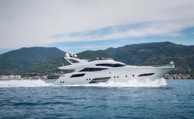 Saint-Anna yacht charter Dominator Motor Yacht
                        