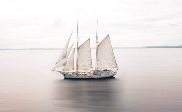 Mutiara Laut yacht charter Van Oostenbrugge, Frenty Kusumo Motor/Sailer Yacht