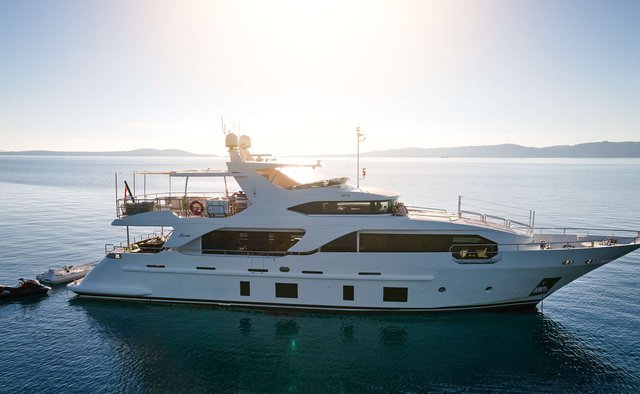 Ocean Drive yacht charter Benetti Motor Yacht
                        