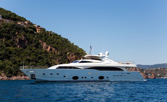 Robusto Yacht Charter in Mediterranean