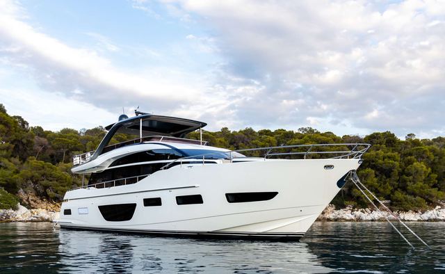 Vista yacht charter Princess Motor Yacht
                        