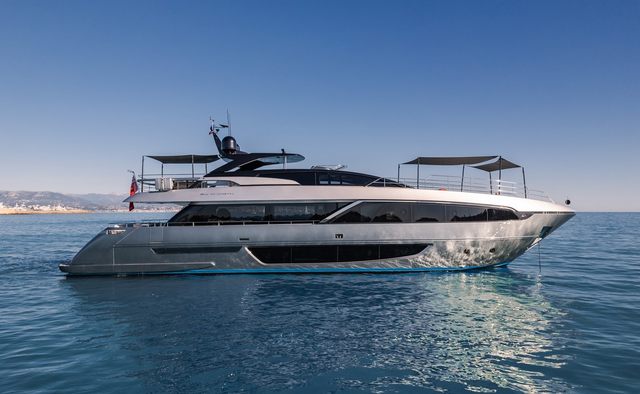 Maximus yacht charter Riva Motor Yacht
                        