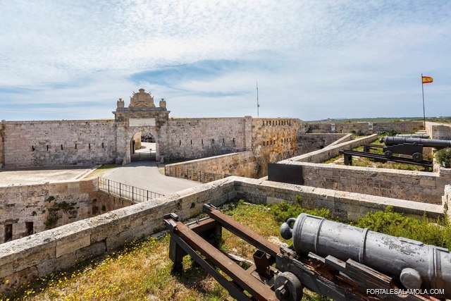 Isabel II Fortress / Mola Fortress