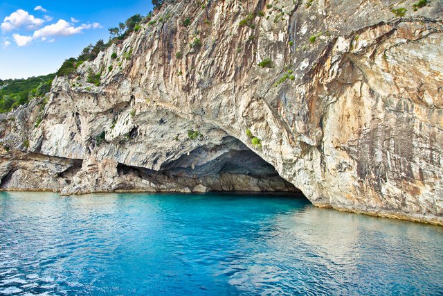 Papanikolis Cave