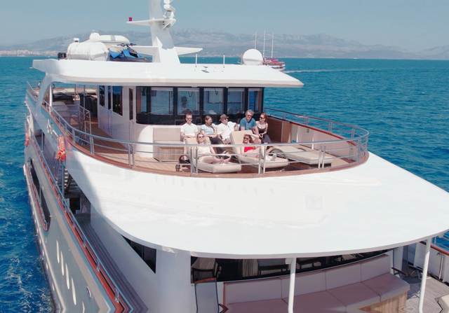 Queen Eleganza Yacht Video
                                