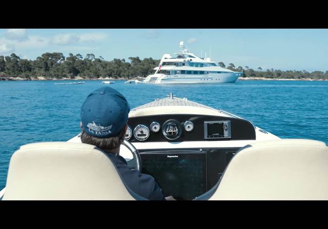 La Tania Yacht Video
                                