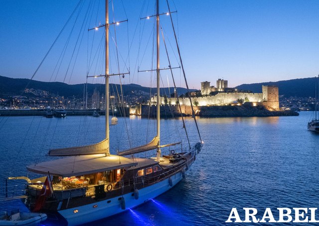 Download Arabella yacht brochure(PDF)