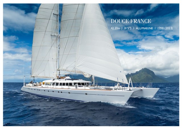 Download Douce France yacht brochure(PDF)