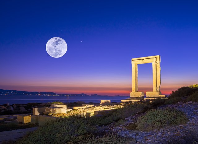 The top 6 historical sites to visit in the Cyclades Islands