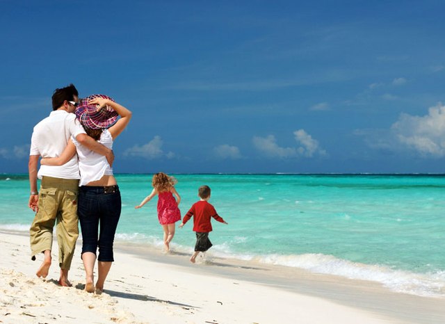 Family yacht charter nin Greece