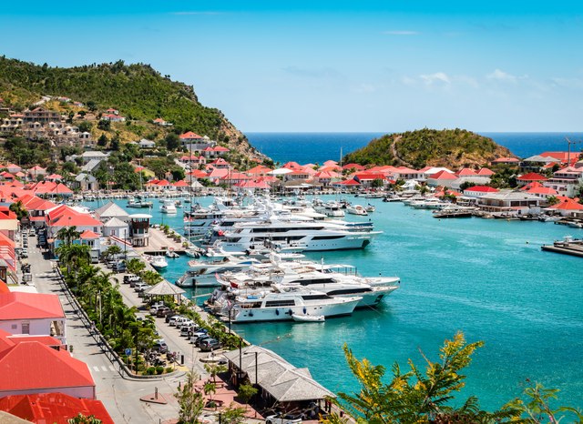 The best beach clubs for St Barts yacht charters