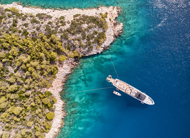 154-foot motor yacht PARA BELLUM now available for charter in the Persian Gulf and the Indian Ocean this winter 