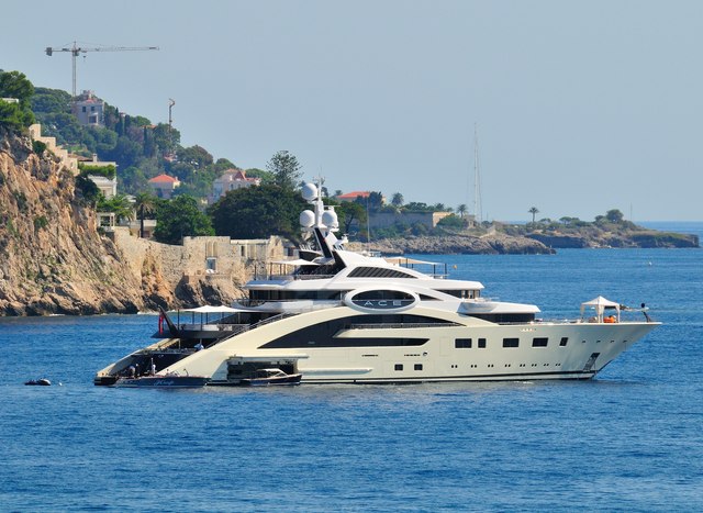 Video: Watch the spectacular art of parking an 85m superyacht in Antigua's Falmouth Harbour