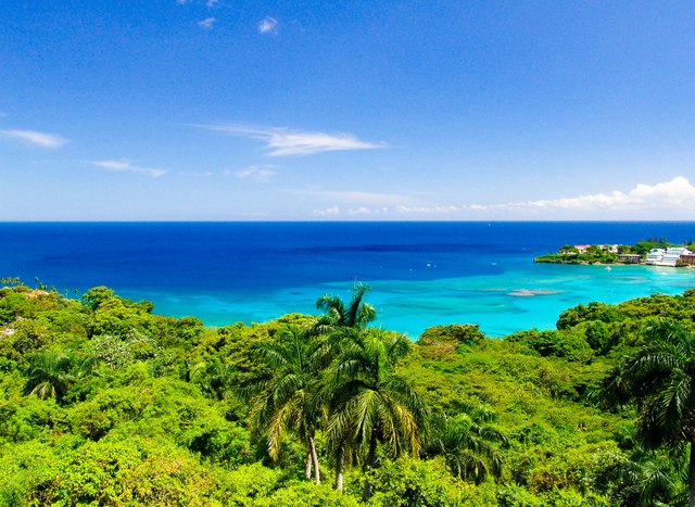 Caribbean yacht charter: Sint Maarten vs Saint Martin – Vive la difference!