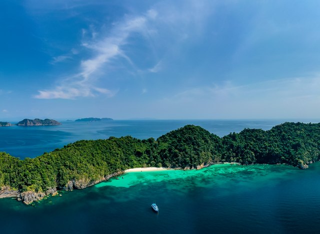 Why You Have To Experience A Luxury Yacht Charter In The Mergui Archipelago
