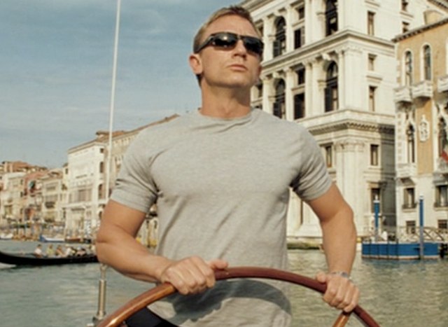 daniel craig on yacht filming james bond