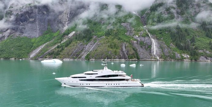 Ludzie Yacht Charter in Caribbean