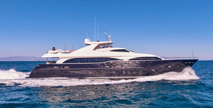 Malen yacht charter Custom Line Motor Yacht