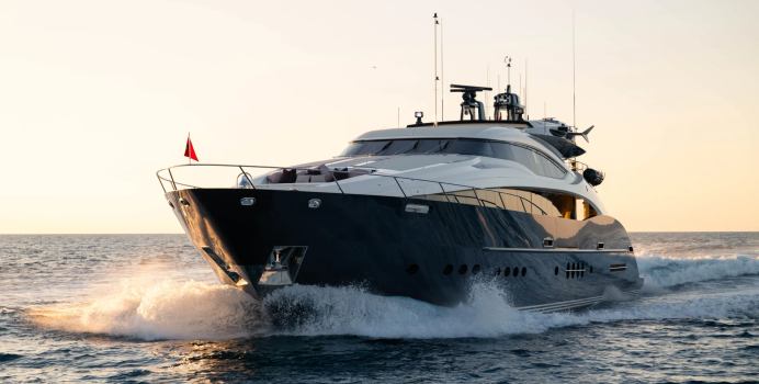 Thunder Yacht Charter in Italy
