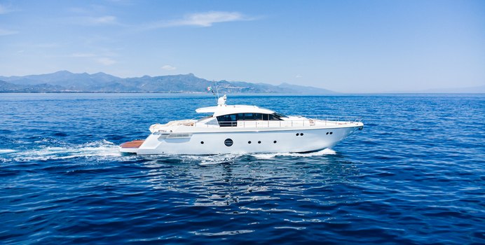 Soaris yacht charter Aicon Motor Yacht
                                