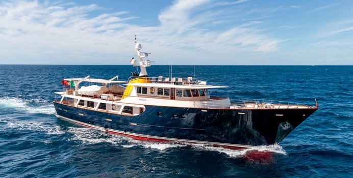 Arionas Yacht Charter in Bonifacio