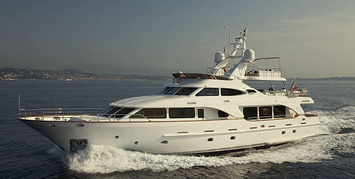 Salute yacht charter Benetti Motor Yacht
                                