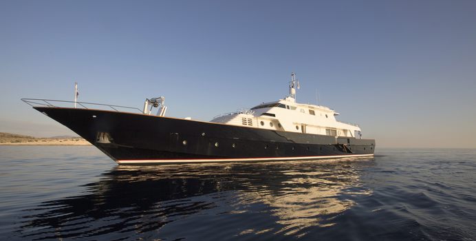 Libra Y yacht charter Picchiotti Motor Yacht
                                
