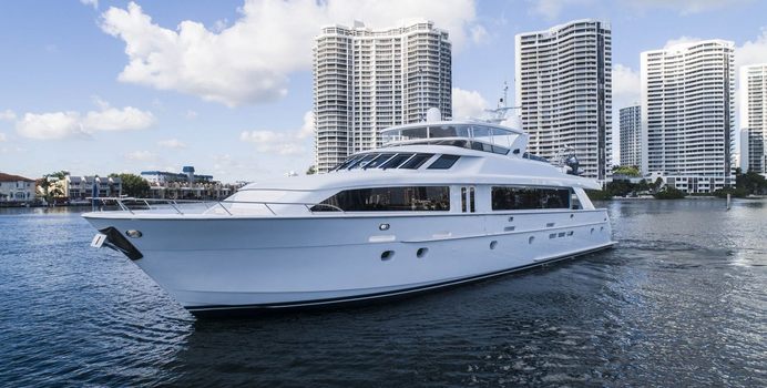 Magic yacht charter Hatteras Motor Yacht
                                