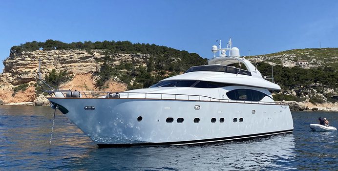 Gama yacht charter Maiora Motor Yacht
                                