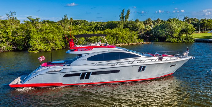 Sexy yacht charter Lazzara Motor Yacht
                                