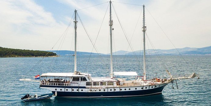 Gideon Yacht Charter in Split