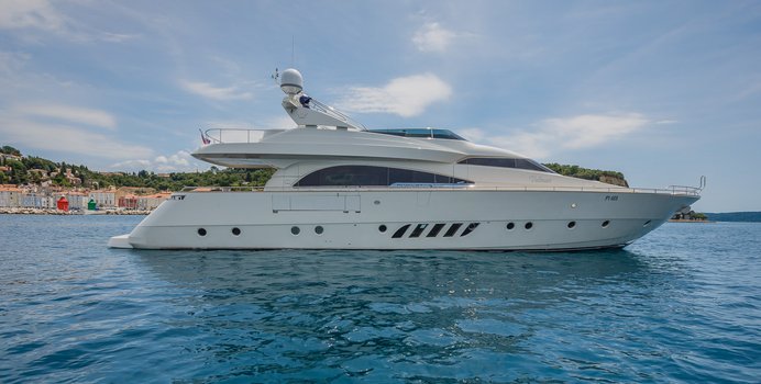 Vellmari yacht charter Dominator Motor Yacht
                                