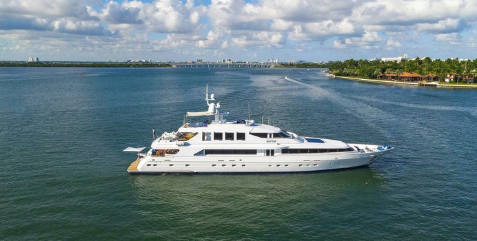 Surina yacht charter Trident Motor Yacht
                                