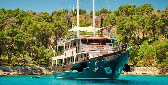 Luna Yacht Charter in Mediterranean