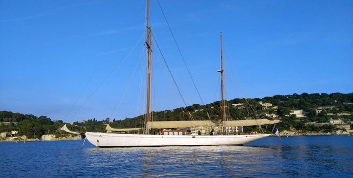 Black Swan Yacht Charter in Bonifacio