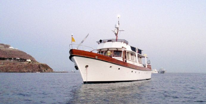 Hercule Poirot Yacht Charter in Santorini