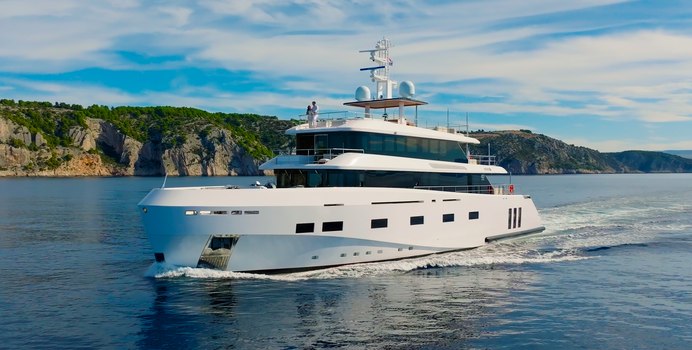 Renata yacht charter Cerri Cantieri Navali Motor Yacht