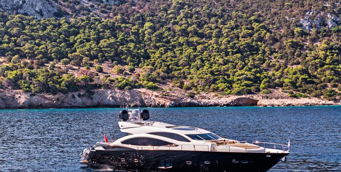 Blade 6 Yacht Charter in Mykonos