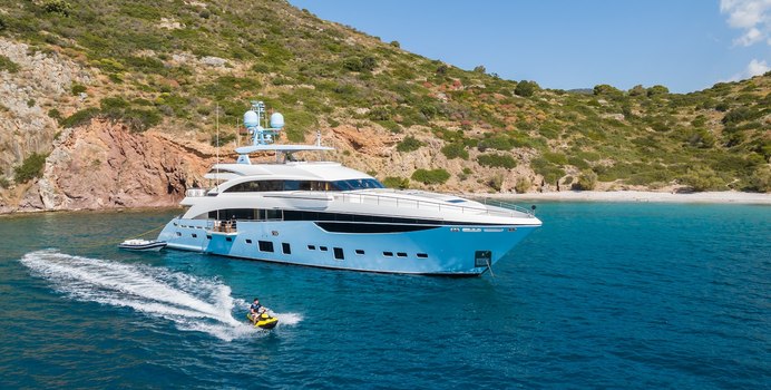 Le Verseau yacht charter Princess Motor Yacht
                                