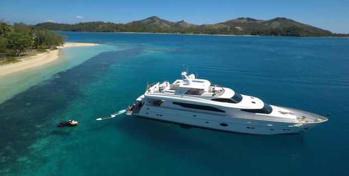 Encore yacht charter Horizon Motor Yacht
                                